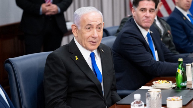 Le Premier ministre israélien Benjamin Netanyahu (à gauche) s'exprime lors d'une réunion avec le secrétaire américain à la Défense Pete Hegseth au Pentagone à Washington, DC, le 9 juillet 2025.