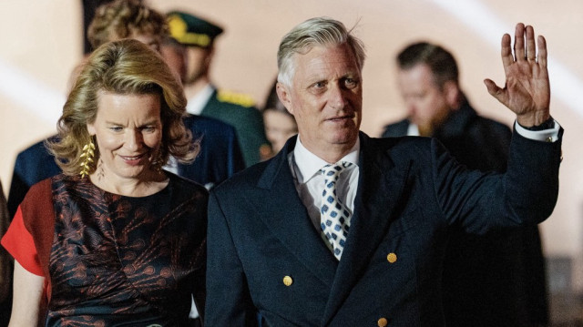 La Reine Mathilde de Belgique et le Roi Philippe de Belgique arrivent pour assister à un concert et un spectacle avec feux d'artifice, laser et drones, à la fin des célébrations de la Fête nationale belge, dans le Parc du Cinquantenaire - Jubelpark, à Bruxelles, le 21 juillet 2025.