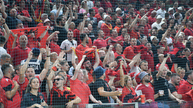 Arnavutluk tribünleri