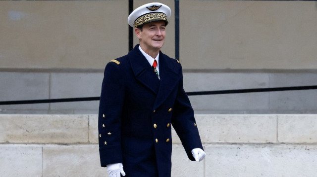 Le chef d'état-major des armées du président de la République (CEMP) Fabien Mandon marche lors d'une cérémonie officielle d'accueil à l'Hôtel des Invalides à Paris, le 16 janvier 2025. Le général de l'armée de l'air Fabien Mandon, actuellement chef d'état-major militaire spécial du président (CEMP), a été nommé chef d'état-major des armées françaises (CEMA), en remplacement du général Thierry Burkhard, a annoncé le ministre des Armées Sébastien Lecornu le 23 juillet 2025.