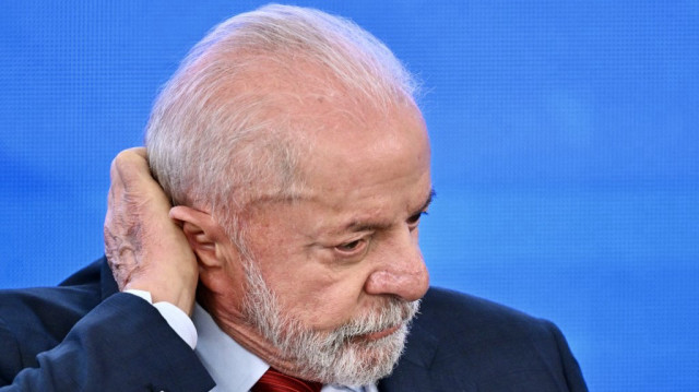 Le président brésilien Luiz Inacio Lula da Silva fait un geste lors du lancement du projet de plateforme numérique du gouvernement pour les citoyens au palais Planalto à Brasilia, le 23 juillet 2025.