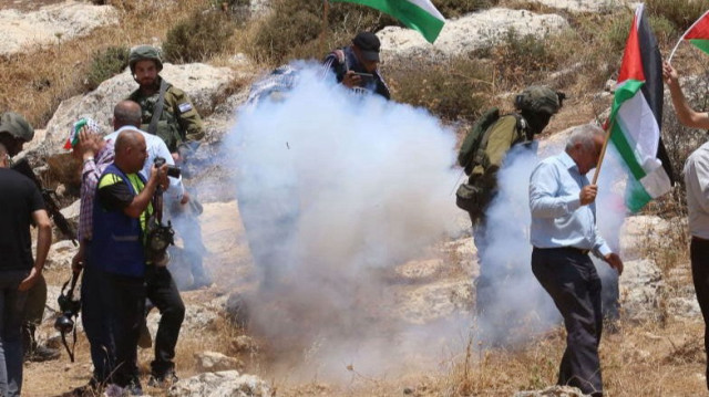 بيت لحم.. اختناق فلسطينيين بغاز مسيل للدموع أطلقه الاحتلال الإسرائيلي