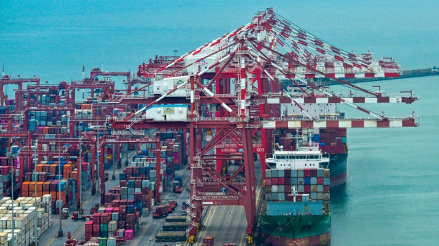 Vue générale du port de Colombo le 9 avril 2025. M. Trump a bouleversé l'économie mondiale en imposant des droits de douane considérables qui ont fait naître le spectre d'une récession internationale, mais il a exclu toute pause dans sa politique commerciale agressive en dépit d'un effondrement spectaculaire des marchés.
