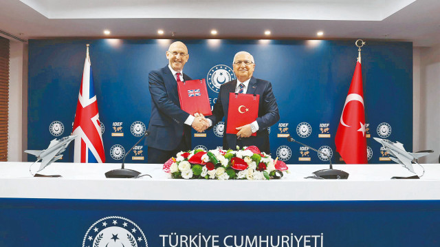 Eurofighter’a ilişkin tam kapsamlı anlaşmaya yönelik mutabakat zaptını Milli Savunma Bakanı Yaşar Güler ile İngiltere Savunma Bakanı John Healey imzaladı.