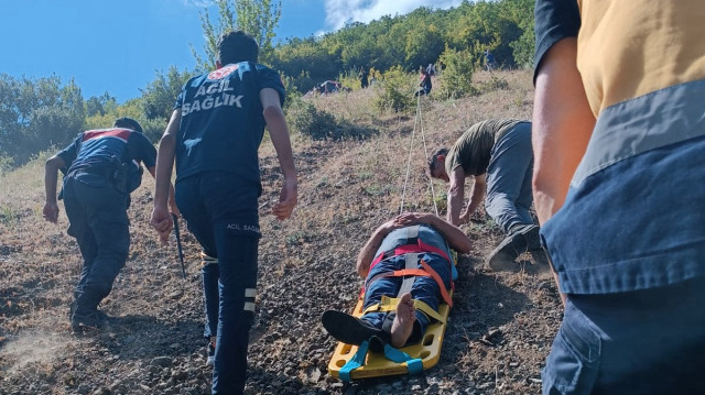 Uçuruma devrilen ATV aracındaki 2 kişi yaralandı