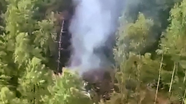 Cette capture vidéo d'un document diffusé par la Direction interrégionale des transports de l'Est du Comité d'enquête russe, le 24 juillet 2025, montre une vue aérienne du site de l'accident de l'avion de ligne Antonov AN-24 à l'extérieur de la ville de Tynda, dans la région de l'Amour, à l'extrême est de la Russie. 