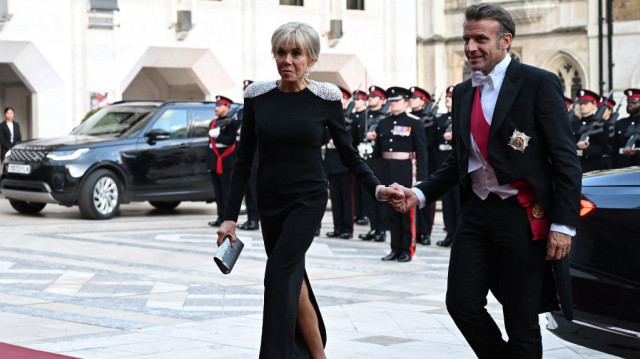 Le président français Emmanuel Macron et son épouse Brigitte Macron arrivent pour assister à un banquet officiel à la Guildhall de Londres, le 9 juillet 2025, lors du deuxième jour de leur visite officielle de trois jours en Grande-Bretagne.