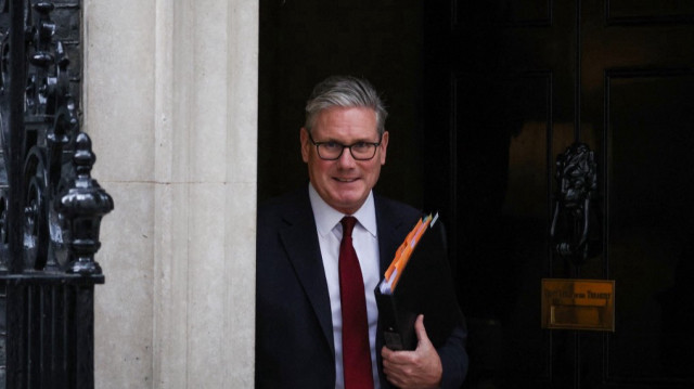 Le Premier ministre britannique Keir Starmer quitte le 10 Downing Street, dans le centre de Londres, le 21 juillet 2025, pour assister à une audience de la commission parlementaire de liaison.