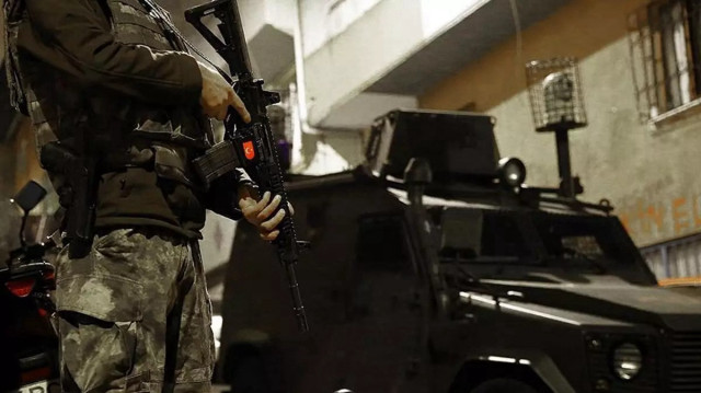 İstanbul'da terör örgütü DEAŞ'a yönelik operasyonda yakalanan zanlılardan 2'si tutuklandı
