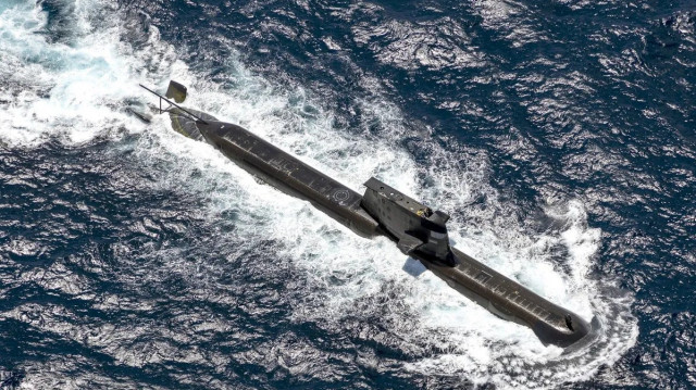 Ce nouveau pacte bilatéral s’inscrit dans le cadre du programme AUKUS et vise à renforcer la coopération dans la conception, la construction et l’exploitation de sous-marins d’attaque à propulsion nucléaire pour les 50 prochaines années.