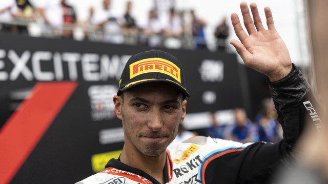 Dünya Superbike ve Supersport Şampiyonaları’nda sezonun sekizinci ayak yarışları, 25-27 Temmuz tarihlerinde Macaristan'da gerçekleştirilecek. Balaton Pisti'nde düzenlenen yarışı kazanan milli motosikletçi Toprak Razgatlıoğlu (fotoğrafta) sevinç yaşadı.

