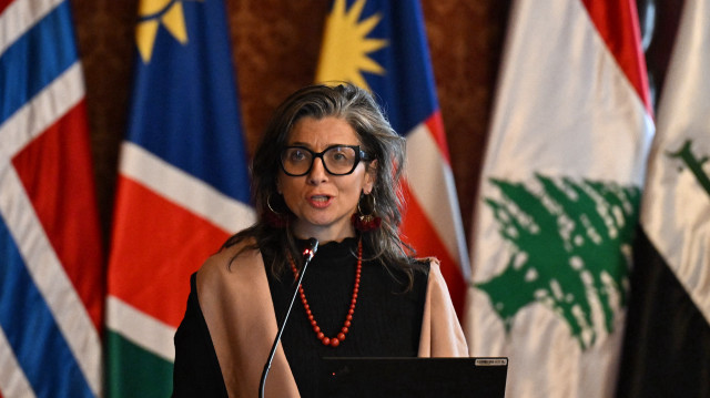 Francesca Albanese, rapporteuse spéciale des Nations Unies sur la situation des droits de l'homme dans les territoires palestiniens, s'exprime lors de la conférence d'urgence du Groupe de La Haye au palais San Carlos à Bogota, le 15 juillet 2025.