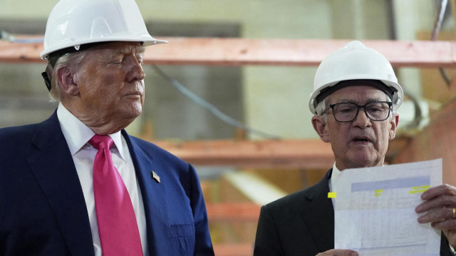 ABD Başkanı Donald Trump ile Fed Başkanı Jerome Powell arasında tatlı sert atışmalar devam ediyor. Trump her fırsatta faizlerin indirilmesi için baskı yaparken Powell şu zamana kadar Trump'ın bu isteklerine kulak tıkamış gibi görünüyor.