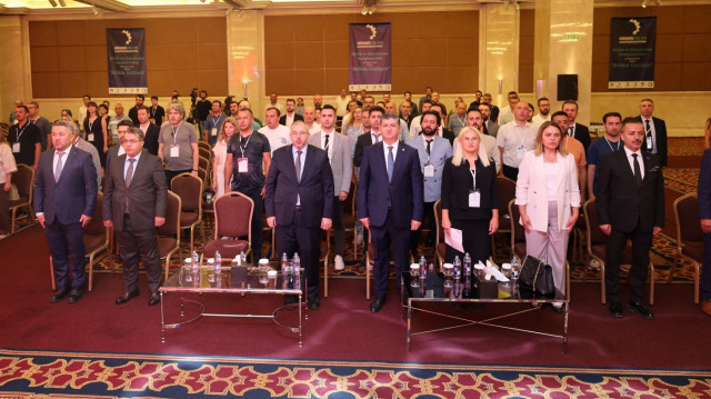 Altı ayrı sektörel sendikanın kuruculuğunda şekillenen konfederasyon, şu yapıların birleşimiyle kuruldu: Mühendis Tek-Sen Bayındırlık Sendikası, Mühendis Tek-Sen Tarım Orman Sendikası, Mühendis Tek-Sen Büro Sendikası, Mühendis Tek-Sen Sağlık ve Sosyal Sendikası, Mühendis Tek-Sen Yerel Yönetimler Sendikası, Mühendis Tek-Sen Kültür Turizm Sendikası. 
