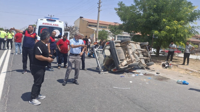 Haber verilmesinin ardından kaza yerine polis, sağlık ve itfaiye ekipleri sevk edildi. 