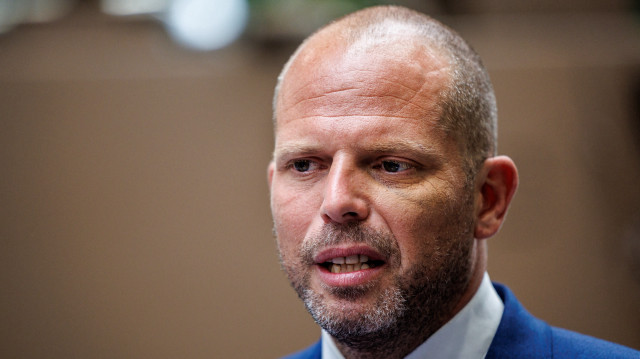 Le ministre belge de la Défense et du Commerce extérieur, Theo Francken, participe à la présentation des premiers Griffons, véhicules blindés polyvalents, assemblés à Staden, en Belgique, le 15 juillet 2025.