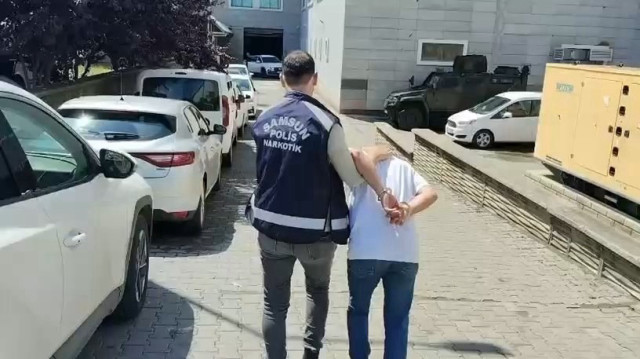 Samsun’da uyuşturucu suçundan 10 yıl 5 ay hapis cezası bulunan şahıs polis tarafından yakalanarak cezaevine teslim edildi.