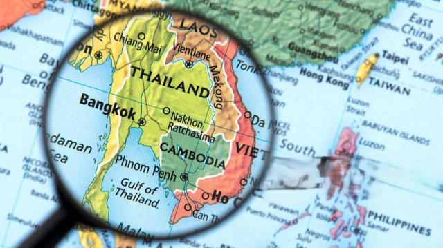 Alors que les combats font rage à la frontière, les Premiers ministres thaïlandais et cambodgien doivent se rencontrer en Malaisie pour tenter de désamorcer une crise meurtrière.