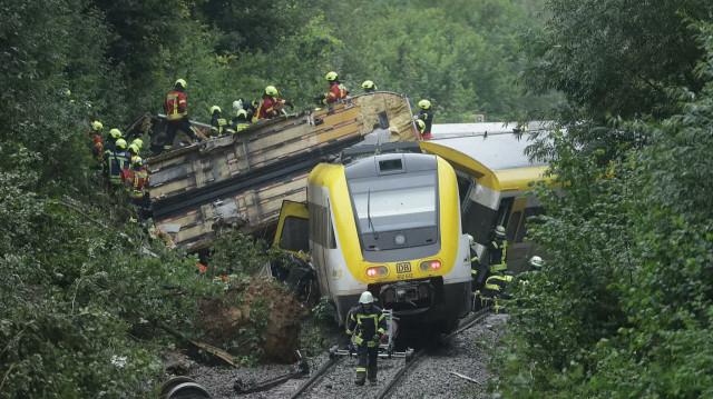 L'accident survenu près de Riedlingen a causé la mort de trois personnes et fait plus de 40 blessés, en pleine vague d’intempéries dans le Bade-Wurtemberg.