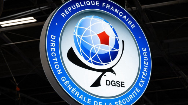 L’ancien agent de renseignement est soupçonné d’avoir orchestré à distance des agressions sexuelles sur mineurs en Afrique, dont certaines diffusées en visioconférence.