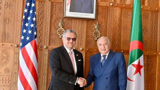 Le Ministre des Affaires étrangères algérien, Ahmed Attaf et Massad Boulos, Conseiller principal du Président des États-Unis.