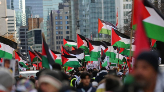 Tüm dünyada İsrail büyükelçilikleri ve onu destekleyen ülkelerin büyükelçilikleri önünde gösteri ve eylemlerin artırılmasını isteyen Hamas, İsrail'in çocuklar, kadınlar, hastalar ve masum sivilleri hedef alan saldırıları ve aç bırakma eylemleri son bulana kadar gösterilerin devam etmesini talep etti.