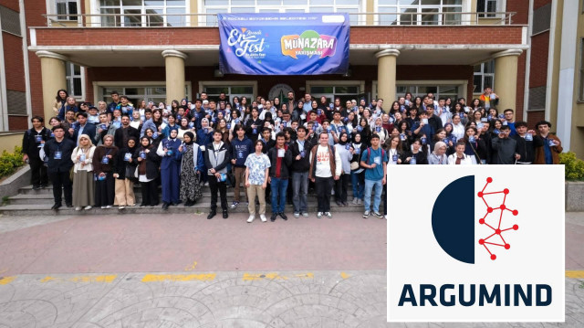 Argumind’in eğitimine katılan münazarasever gençler