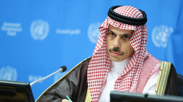 Le ministre saoudien des Affaires étrangères, Faisal bin Farhan Al-Saud, s’exprime lors d’une conférence de presse organisée dans le cadre de la conférence des Nations unies sur la solution à deux États pour Israël et la Palestine, au siège de l’ONU, le 28 juillet 2025 à New York.