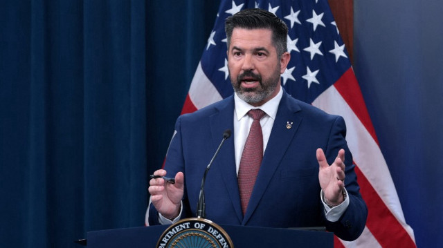 Le porte-parole en chef du Pentagone, Sean Parnell, s'exprime lors d'une conférence de presse au Pentagone le 17 mars 2025 à Arlington, Virginie. Le porte-parole en chef du Pentagone, Sean Parnell, a tenu sa première conférence de presse pour répondre aux questions des membres de la presse.