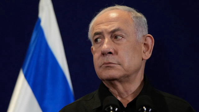 İsrail Başbakanı Binyamin Netanyahu, Gazze Şeridi sınırındaki yerleşim yerini ziyaret ederek İsrailli esirlerin aileleriyle bir araya geldi.