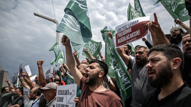 Quatre personnes ont été arrêtées mercredi en Turquie dans le cadre d'une enquête judiciaire ouverte à la suite de la publication de caricatures jugées offensantes représentant les prophètes Mahomet et Moïse dans le magazine satirique Leman.