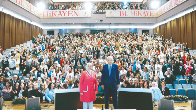 Cumhurbaşkanı Erdoğan, Kadın Kolları Genel Merkez Ar-Ge Başkanlığı Teşkilat Akademisi Liderlik Okulu Kamp Programı’na katıldı.