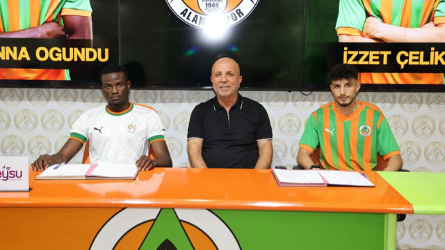 Alanyaspor'da çift imza