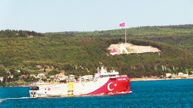 Oruç Reis'in, bu sabah saatlerinde İstanbul Boğazı'na ulaşması, yarın da Filyos Limanı'na demirlemesi planlanıyor.