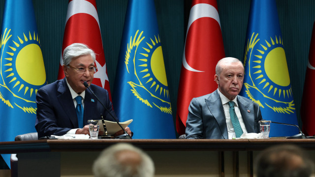 Le président Recep Tayyip Erdogan et son homologue kazakh Kassym-Jomart Tokayev, en visite officielle en Türkiye, au complexe présidentiel d'Ankara, le 29 juillet 2025.