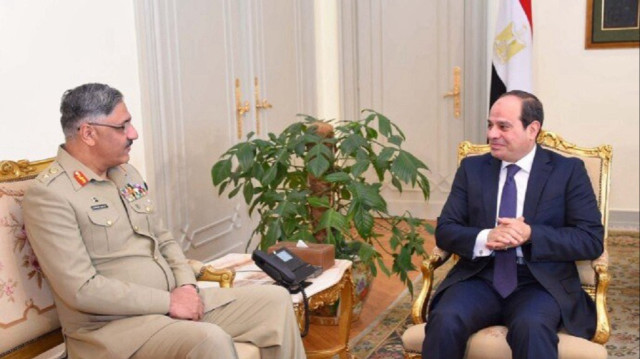 السيسي يبحث مع رئيس الأركان الباكستاني التعاون العسكري