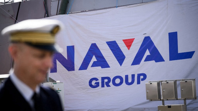 Logo du Naval Group dans le chantier naval de l’entreprise à Lorient, dans l’ouest de la France, le 4 octobre 2023.