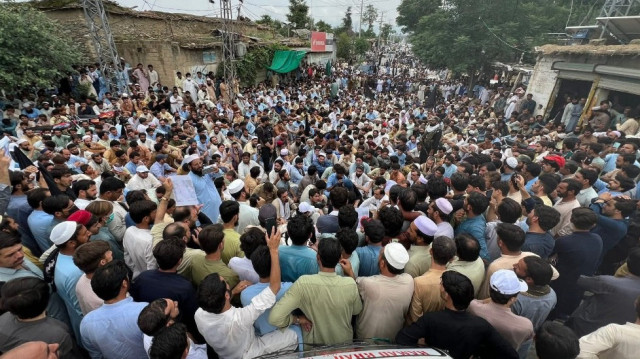 سیکیورٹی فورسز نے ہیلی کاپٹروں اور توپ خانے کی مدد سے منگل کے روز لوئی ماموند تحصیل میں دہشت گردوں کے خلاف ’آپریشن سربکف‘ کا آغاز کیا