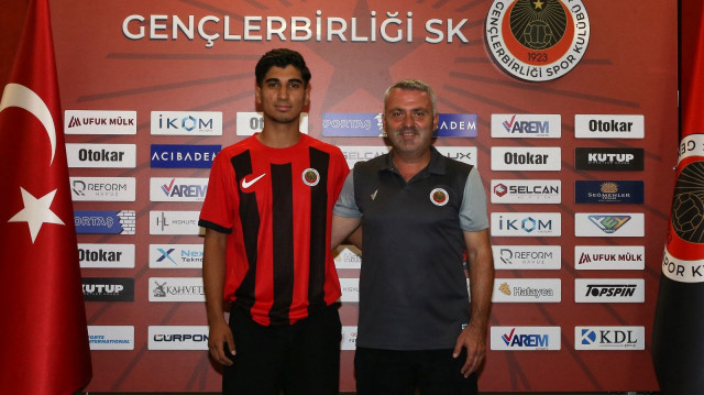 Sportif direktör Ali Ekber Düzgün de imza törenine katıldı.