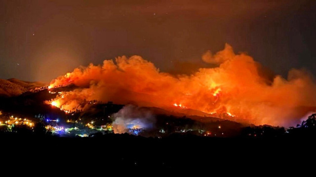 Après plusieurs jours de lutte contre des feux de forêt, la situation s'améliore légèrement dans la péninsule ibérique, bien que plusieurs foyers restent actifs au Portugal comme en Espagne.