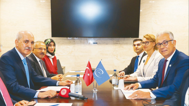 Kurtulmuş, 6. Dünya Parlamento Başkanları Konferansı dolayısıyla gittiği İsviçre'nin Cenevre şehrinde aralarında Avrupa Konseyi Parlamenterler Meclisi Başkanı Theodoros Rousopoulos'un da olduğu isimlerle görüşmeler yaptı.