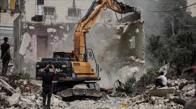 جيش الاحتلال الإسرائيلي يهدم منزلين و4 غرف زراعية جنوبي الضفة