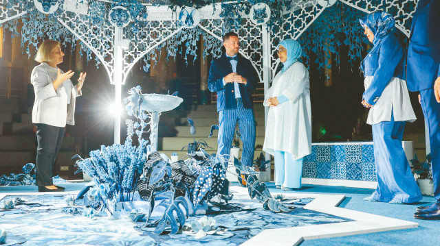 Ian Berry, Emine Erdoğan.