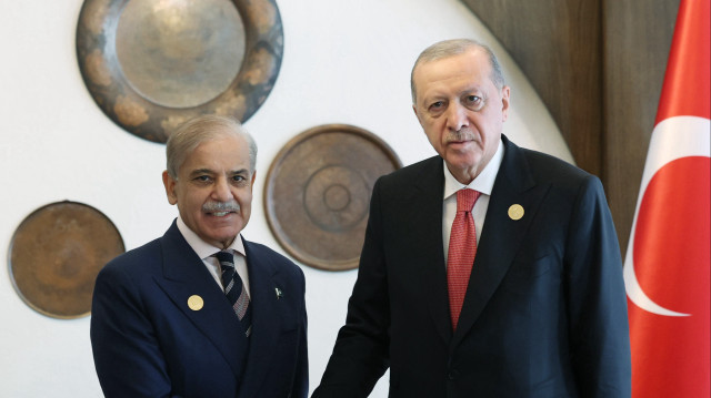 أردوغان يلتقي رئيس الوزراء الباكستاني