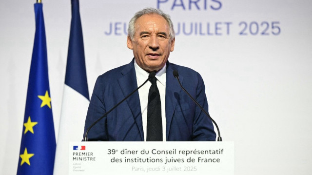 Le Premier ministre français François Bayrou s'exprime lors du dîner annuel du Conseil représentatif des institutions juives de France (CRIF) au Carrousel du Louvre, à Paris, le 3 juillet 2025.