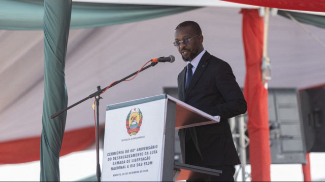Cristovao Artur Chume, ministre de la Défense du Mozambique, prononce un discours lors du défilé militaire et de la cérémonie du 60e anniversaire du début de la lutte armée pour la libération nationale et de la Journée des forces armées du Mozambique (FADM) à Maputo, le 25 septembre 2024.