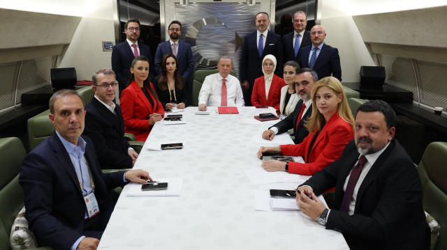 Cumhurbaşkanı Erdoğan, Ekonomik İşbirliği Teşkilatı 17. Zirvesi'ne katılmak üzere Azerbaycan'dan dönüşünde uçakta gündeme ilişkin değerlendirmelerde bulundu.