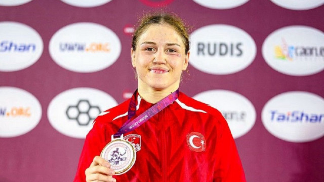 Beyzanur Akkuş U20 Avrupa Güreş Şampiyonası’nda altın madalya kazandı.