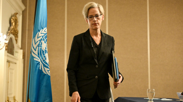 La rapporteuse spéciale des Nations Unies sur l'indépendance des juges et des avocats, Margaret Satterthwaite, quitte la salle après une conférence de presse à Guatemala City le 23 mai 2025.