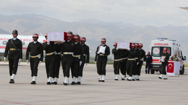 Pençe-Kilit Harekatı bölgesinde şehit olan 6 askerimiz için Hakkari'de tören düzenlendi